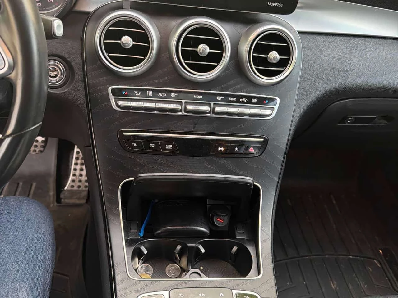 Mercedes-Benz GLC 300 * CARFAX * ОПЦИЯ ЗА ФИНАНСИРАНЕ, снимка 9 - Автомобили и джипове - 55754292