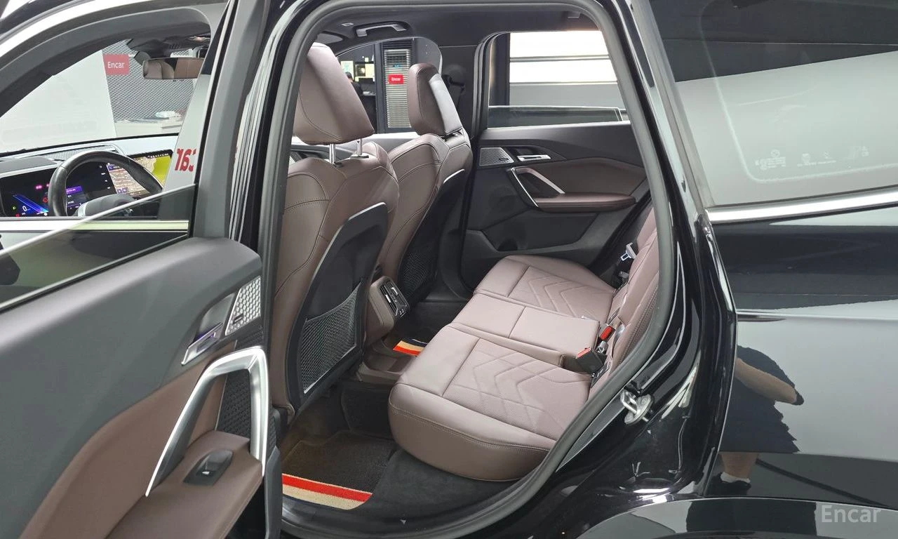 BMW X1 20i* M* SPORT* HARMON* KARDON* 360КАМЕРА* LANE* AS, снимка 15 - Автомобили и джипове - 55961415