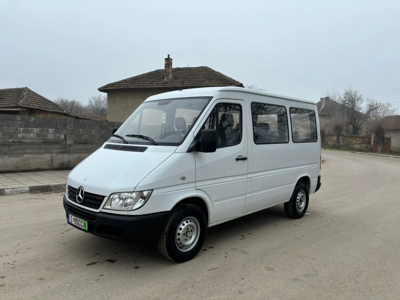 Mercedes-Benz 208 2.2cdi, снимка 2 - Бусове и автобуси - 53804072