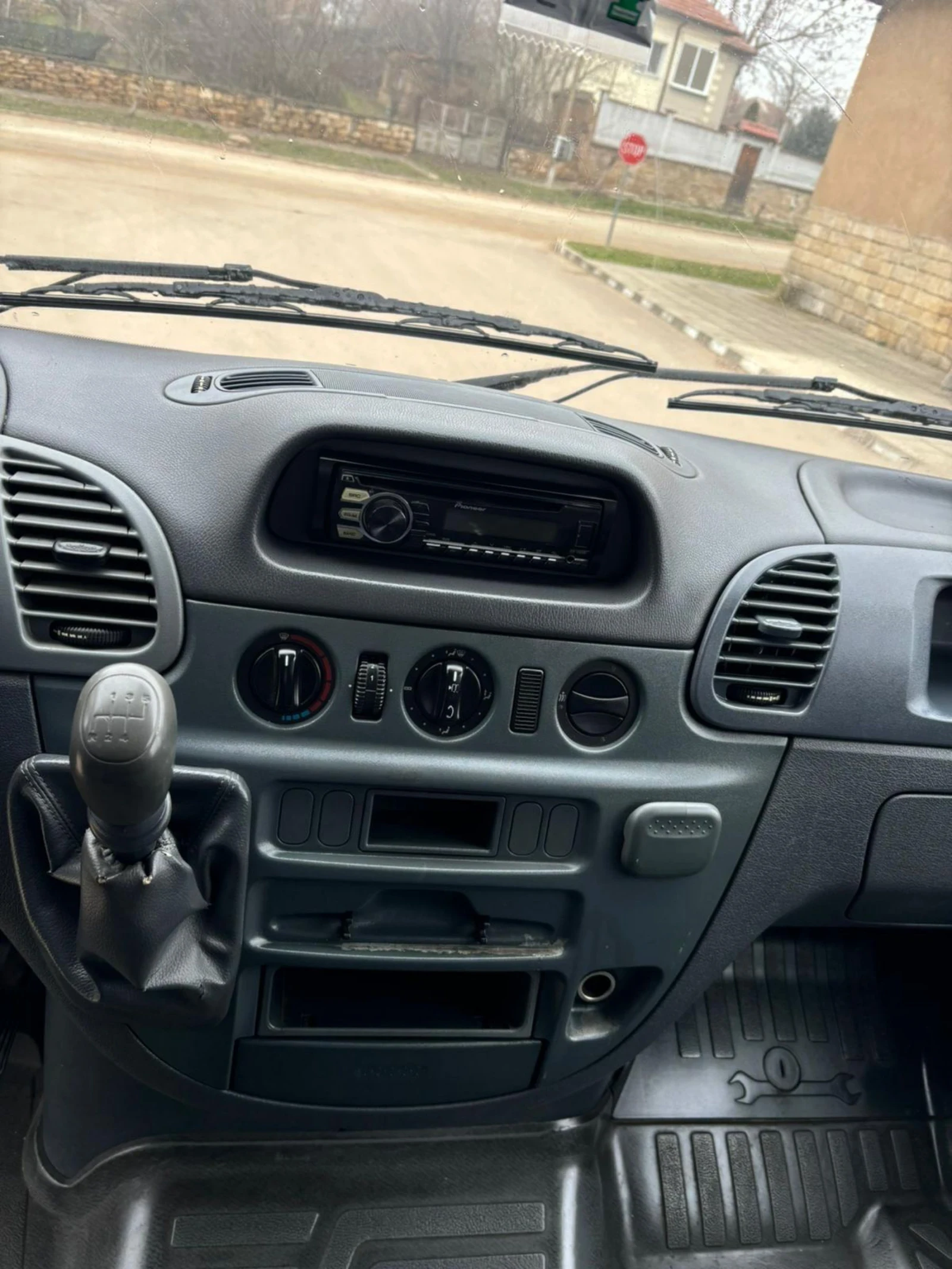 Mercedes-Benz 208 2.2cdi, снимка 14 - Бусове и автобуси - 53804072