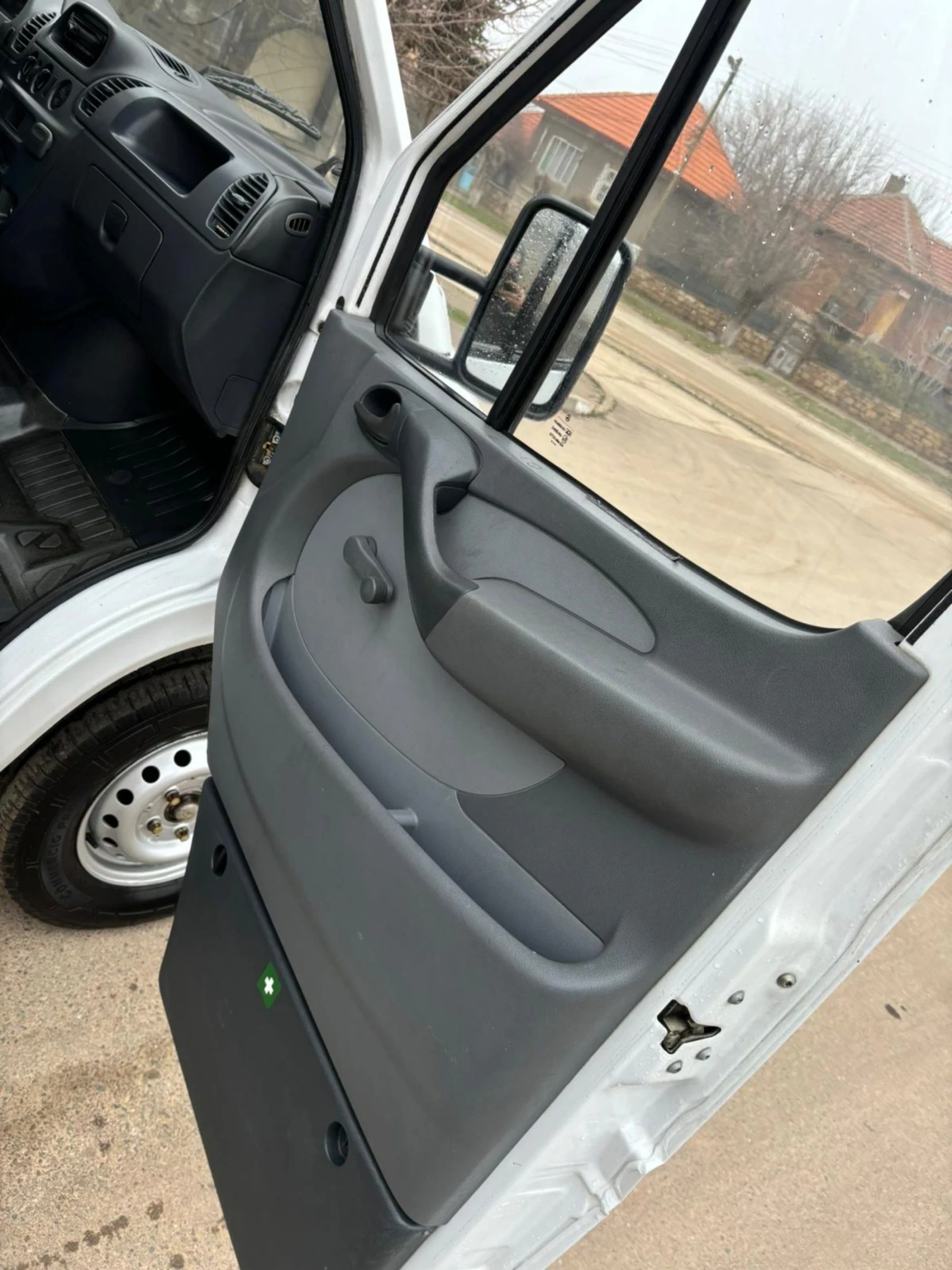 Mercedes-Benz 208 2.2cdi, снимка 10 - Бусове и автобуси - 53804072