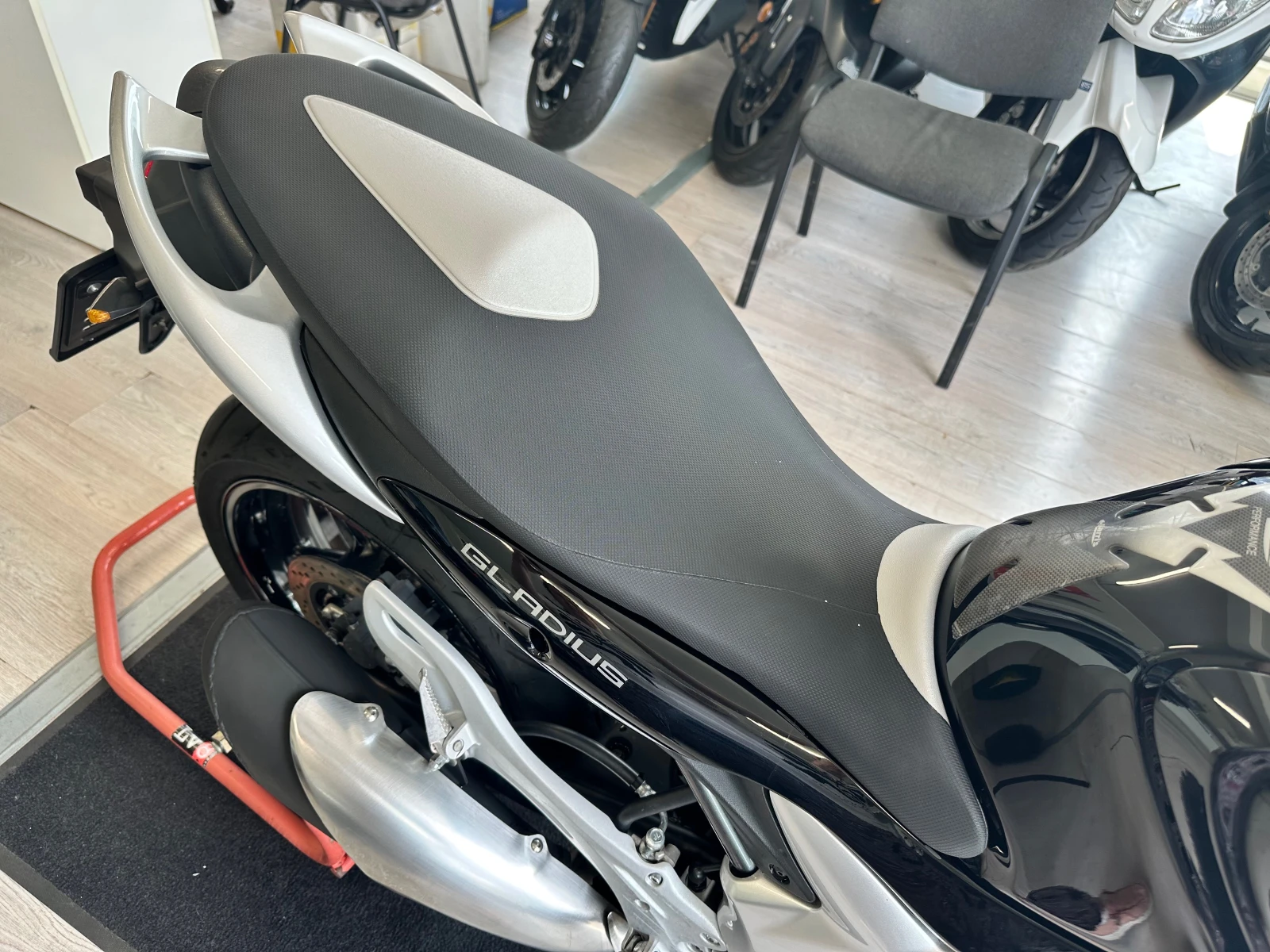 Suzuki Gladius 650i 05.2011г., снимка 4 - Мотоциклети и мототехника - 54738103