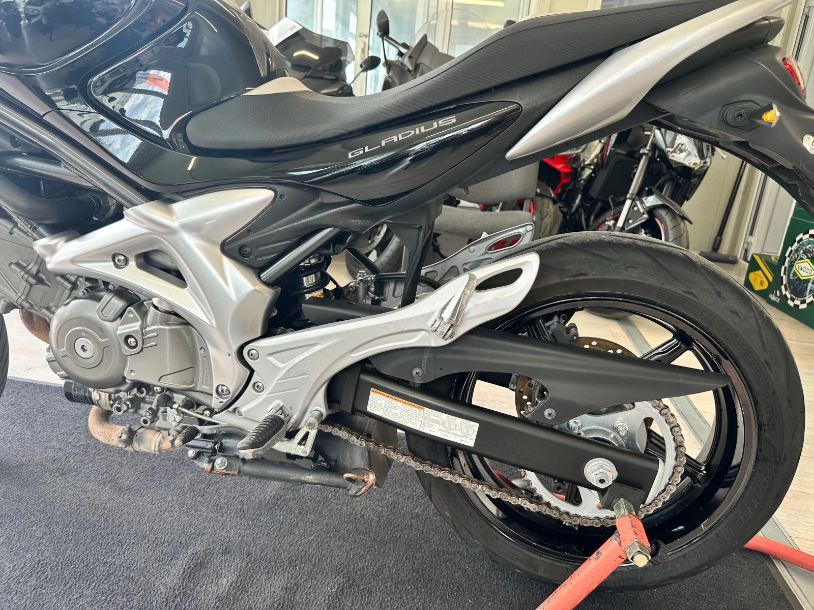 Suzuki Gladius 650i 05.2011г., снимка 11 - Мотоциклети и мототехника - 54738103