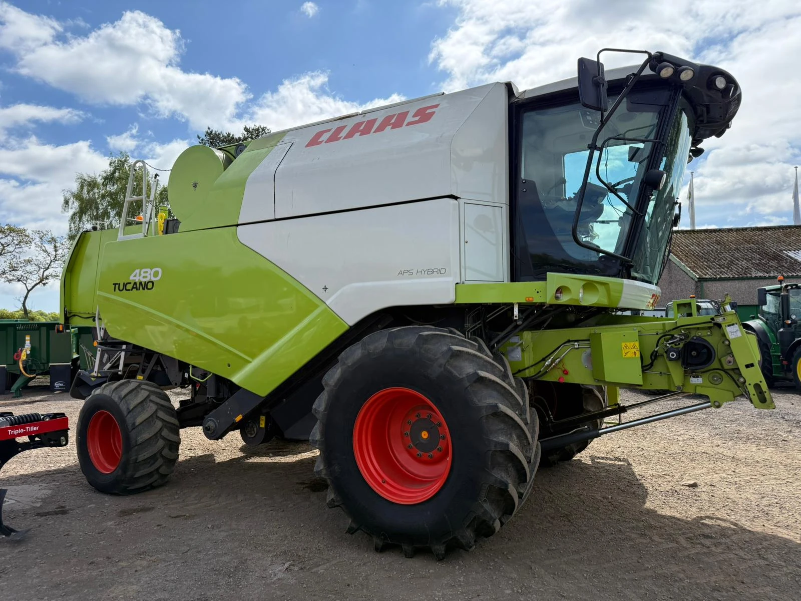 Комбайн Claas Tucano 480 лизинг с първоначална вноска 20% - изображение 6