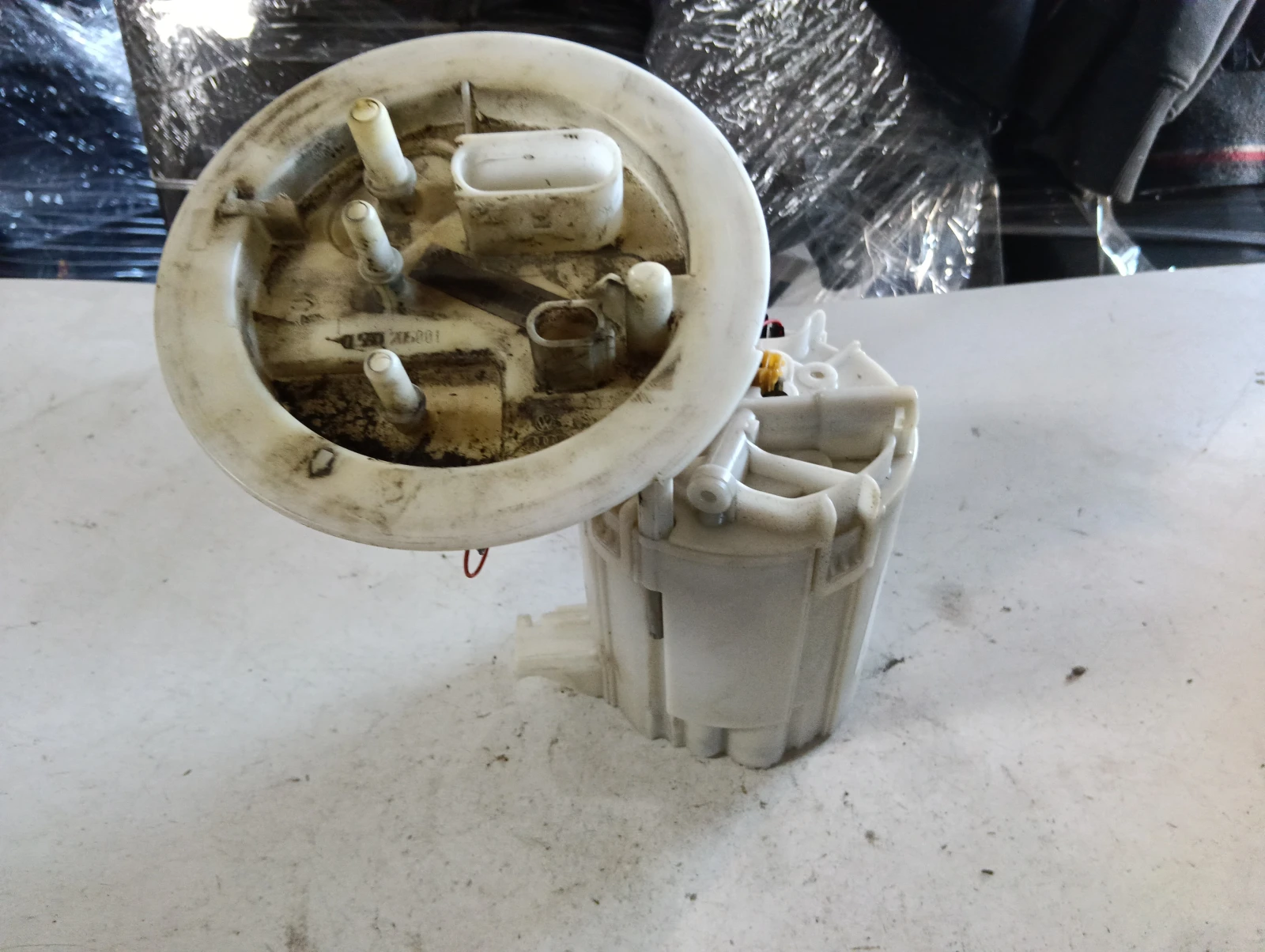 помпа в резервоар 2.0TDI 8K0919050 0580205001 Audi A4