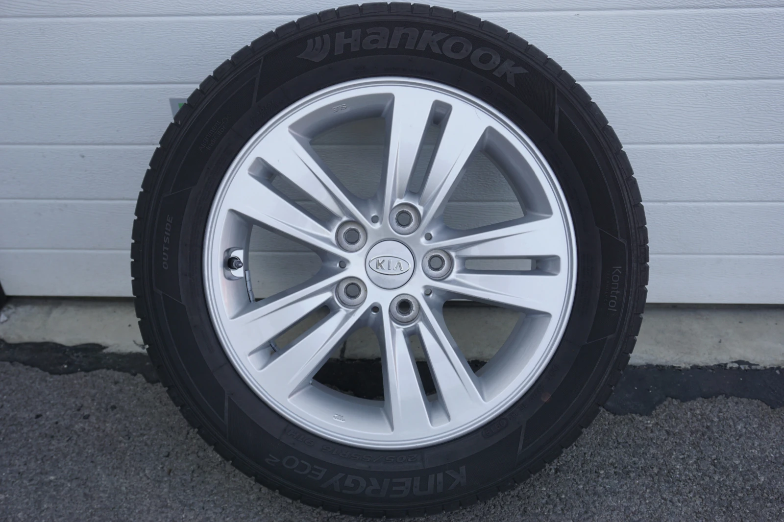 Гуми с джанти Hankook 205/55R16, снимка 7 - Гуми и джанти - 53746614
