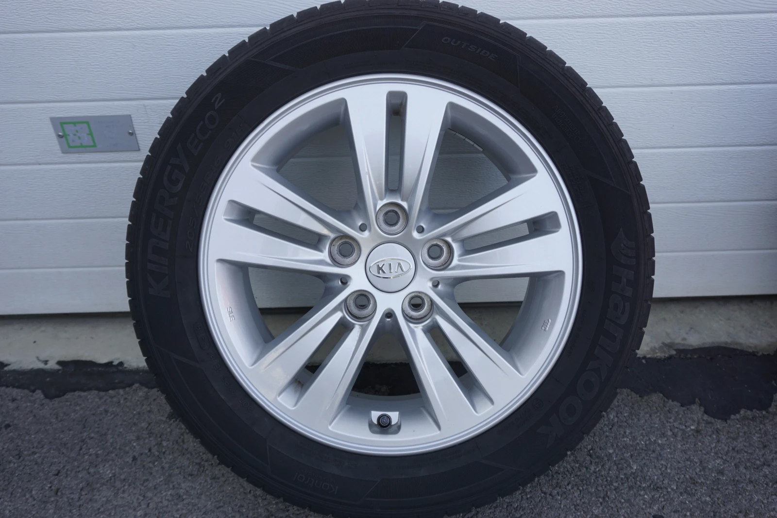 Гуми с джанти Hankook 205/55R16, снимка 6 - Гуми и джанти - 53746614