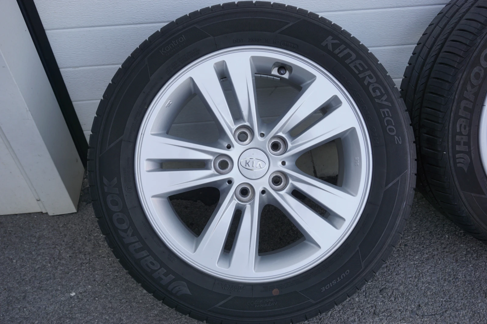 Гуми с джанти Hankook 205/55R16, снимка 5 - Гуми и джанти - 53746614