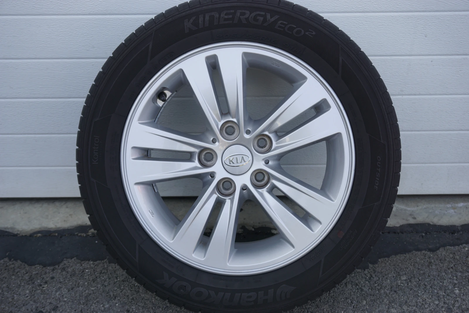 Гуми с джанти Hankook 205/55R16, снимка 8 - Гуми и джанти - 53746614