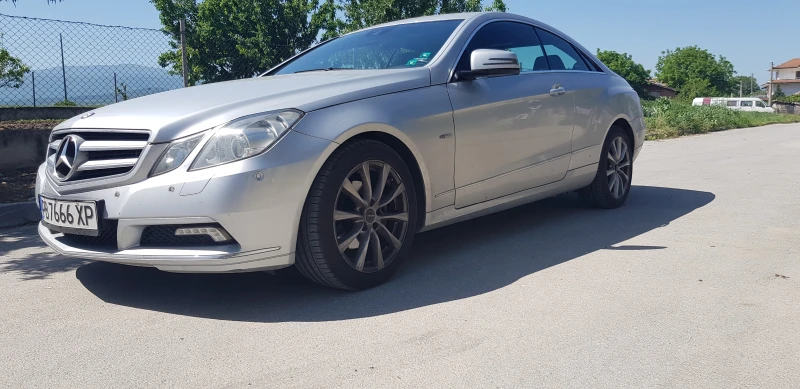 Mercedes-Benz E 220, снимка 2 - Автомобили и джипове - 47820088