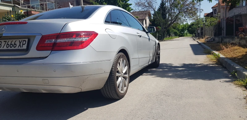 Mercedes-Benz E 220, снимка 4 - Автомобили и джипове - 47820088