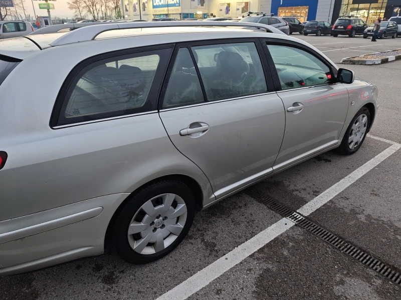 Toyota Avensis 2.0i, снимка 4 - Автомобили и джипове - 49593041