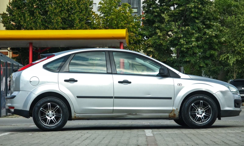 Ford Focus 1.6i, снимка 5 - Автомобили и джипове - 51980903