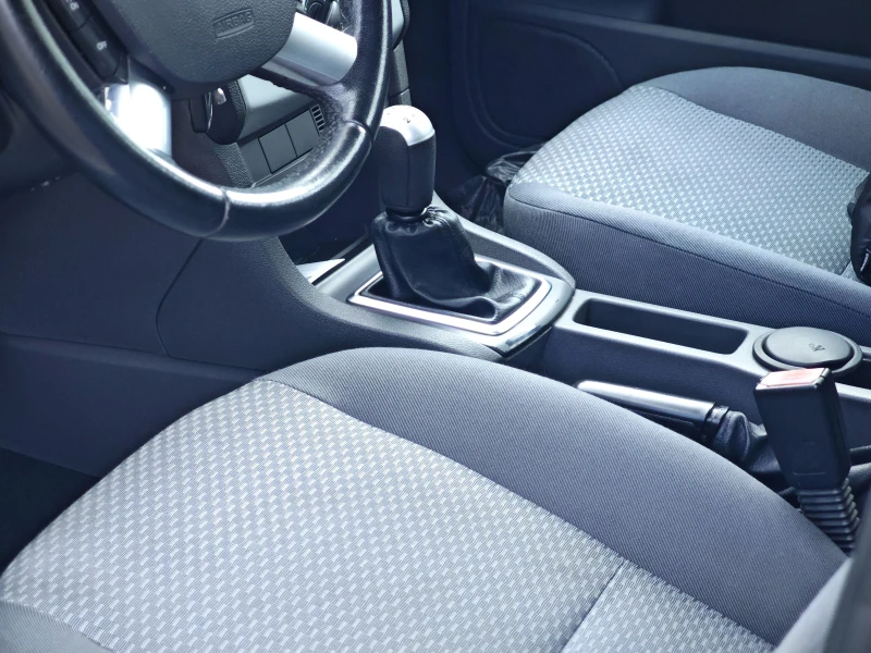 Ford Focus 1.6i, снимка 8 - Автомобили и джипове - 51980903