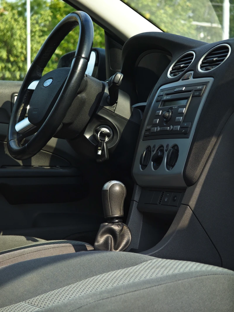 Ford Focus 1.6i, снимка 17 - Автомобили и джипове - 51980903