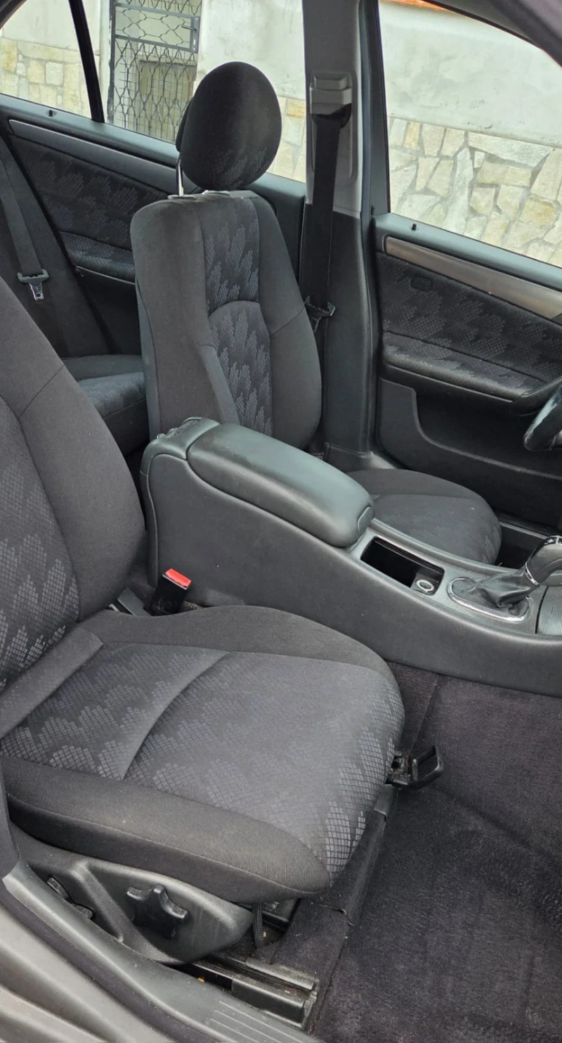 Mercedes-Benz C 180, снимка 8 - Автомобили и джипове - 52228615