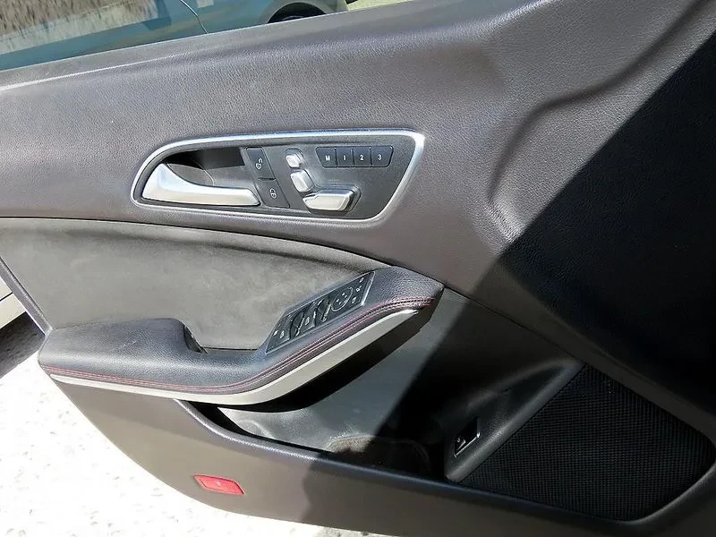 Mercedes-Benz CLA 220 AMG LINE, снимка 11 - Автомобили и джипове - 55000979