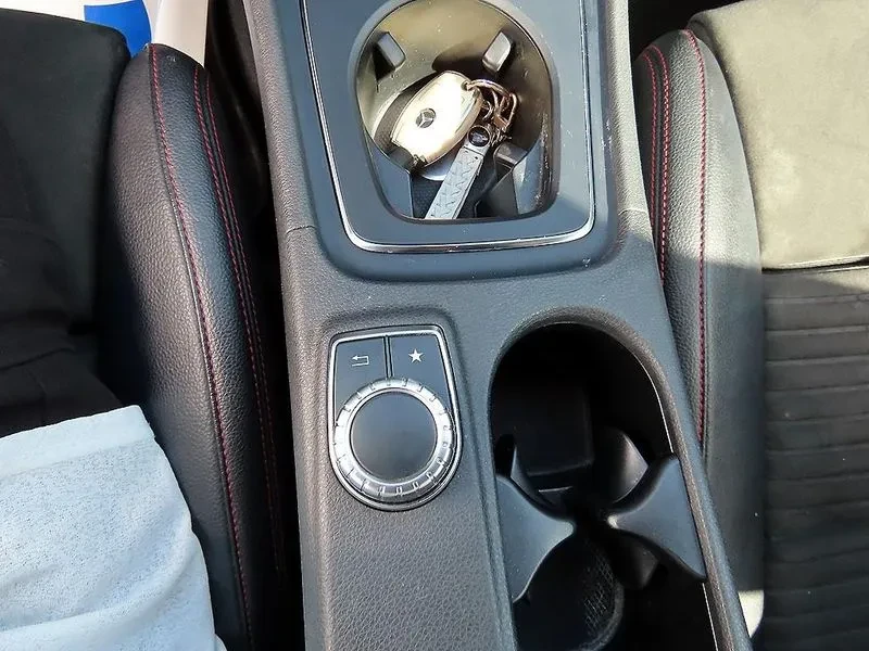 Mercedes-Benz CLA 220 AMG LINE, снимка 12 - Автомобили и джипове - 55000979