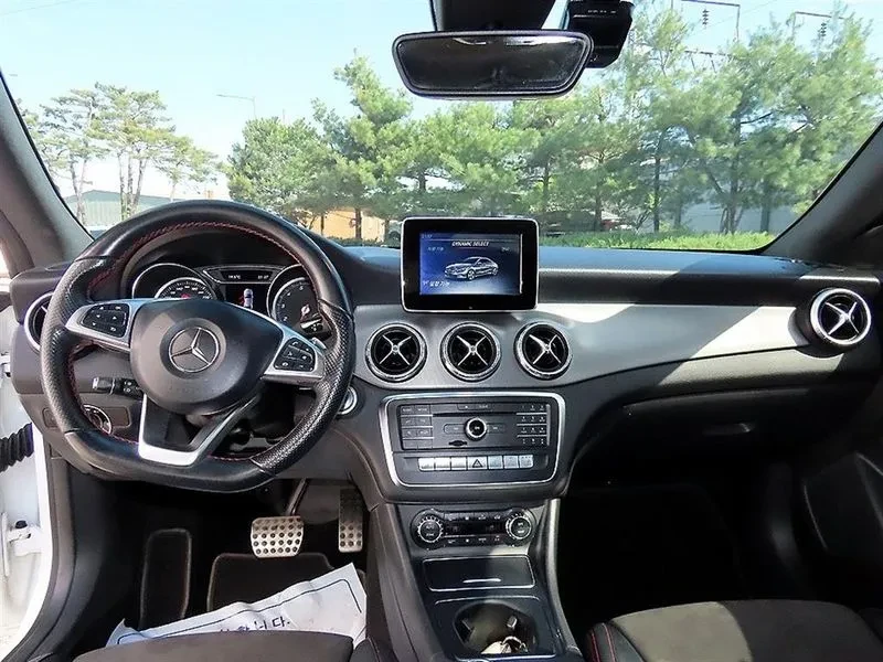 Mercedes-Benz CLA 220 AMG LINE, снимка 7 - Автомобили и джипове - 55000979