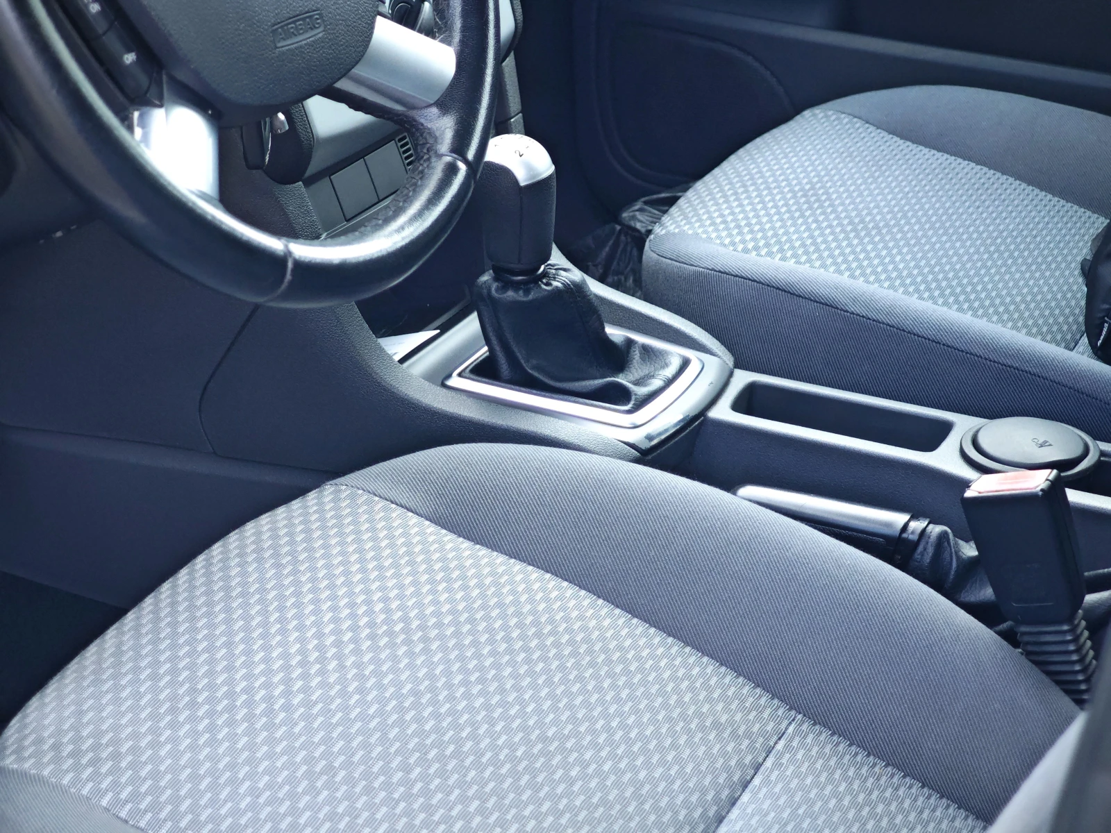 Ford Focus 1.6i - изображение 8