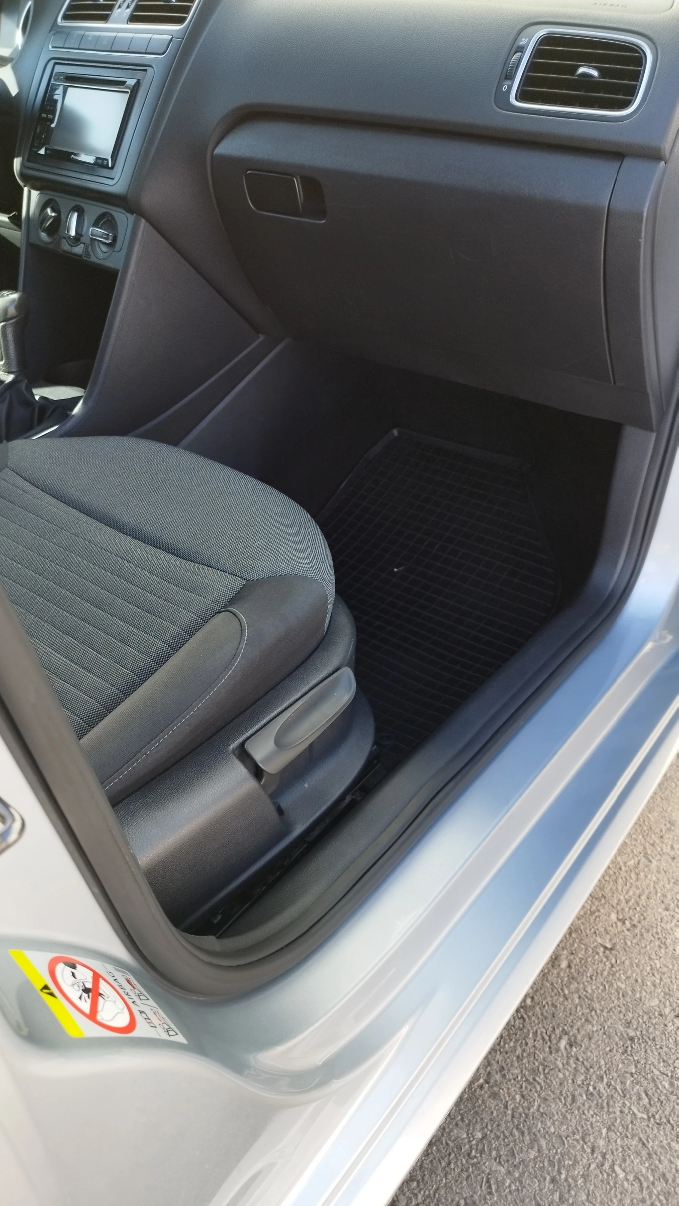 VW Polo 1.4i, снимка 11 - Автомобили и джипове - 53818238