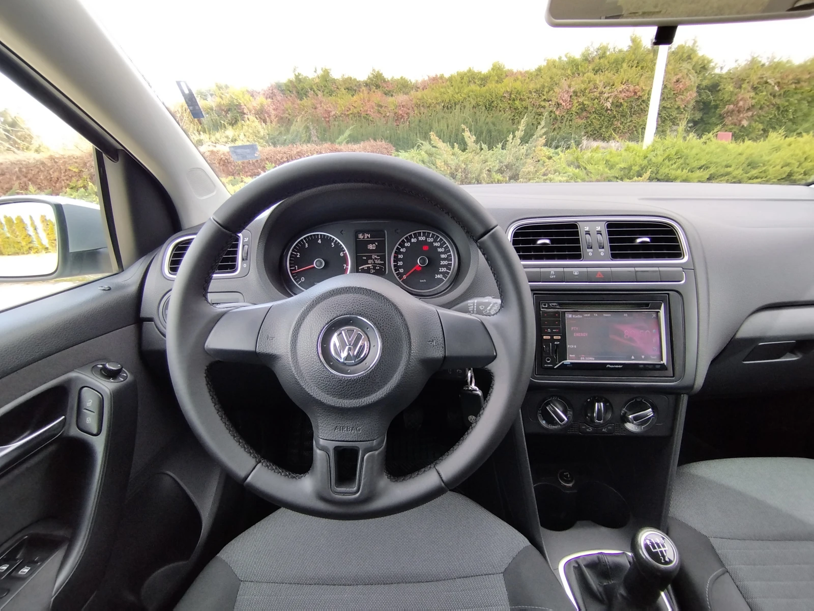 VW Polo 1.4i, снимка 10 - Автомобили и джипове - 53818238