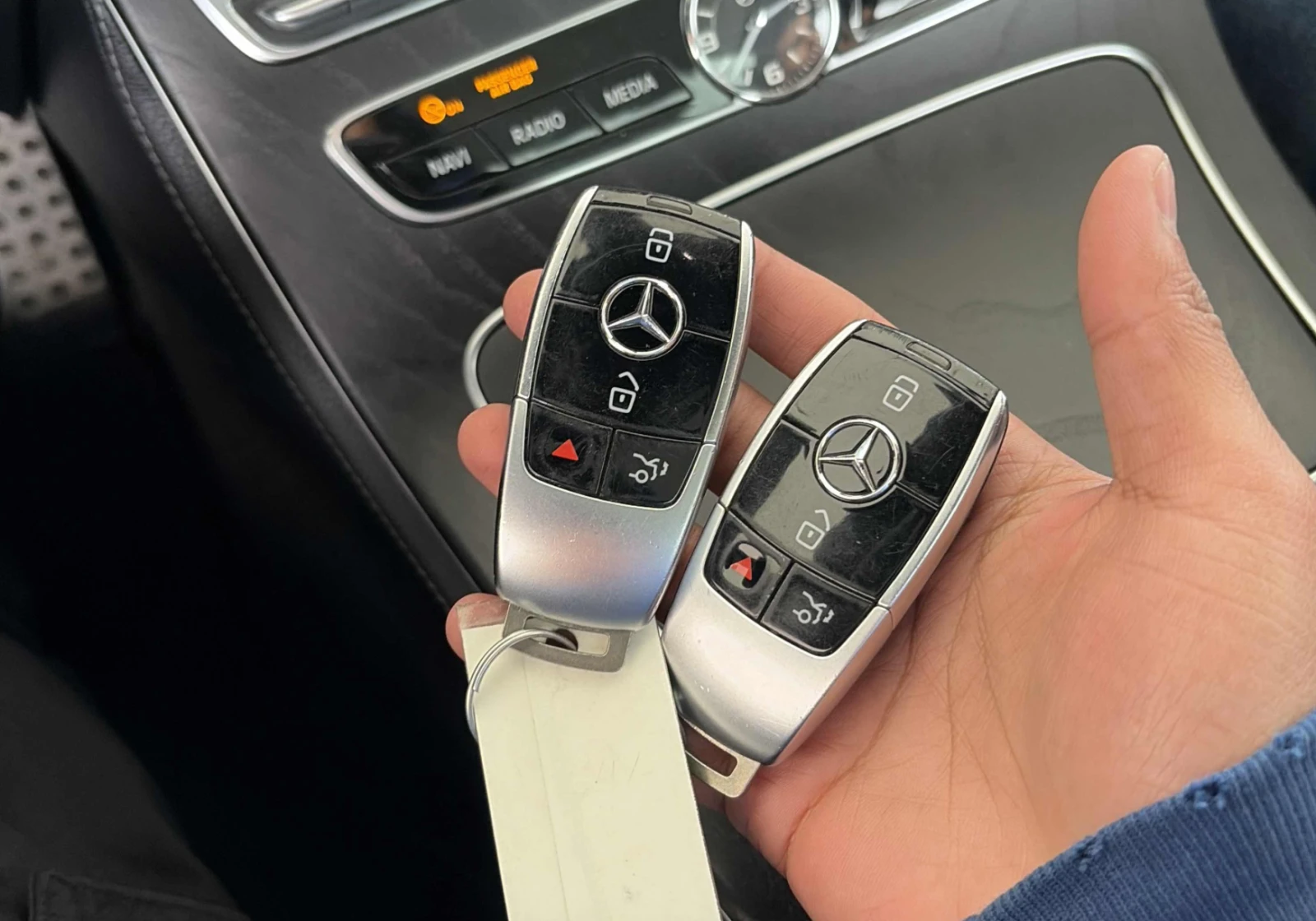 Mercedes-Benz E 400 4MATIC* КОжа* Подгрев* Кейлес* Blind Spot* ВИДЕО, снимка 11 - Автомобили и джипове - 53988986