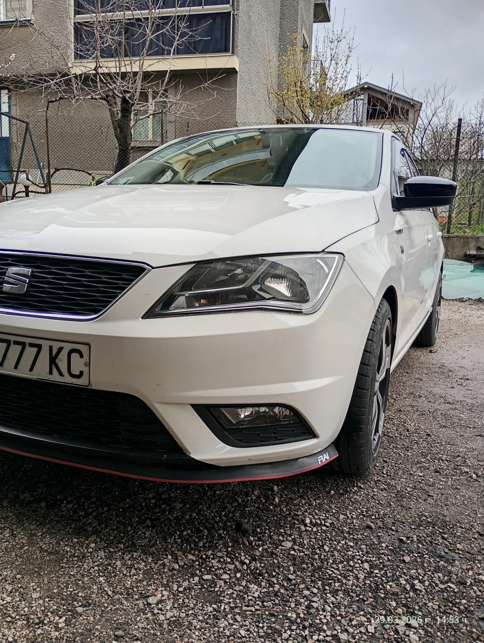 Seat Toledo 1.6 tdi, 105 k.s. navi, снимка 3 - Автомобили и джипове - 54074323