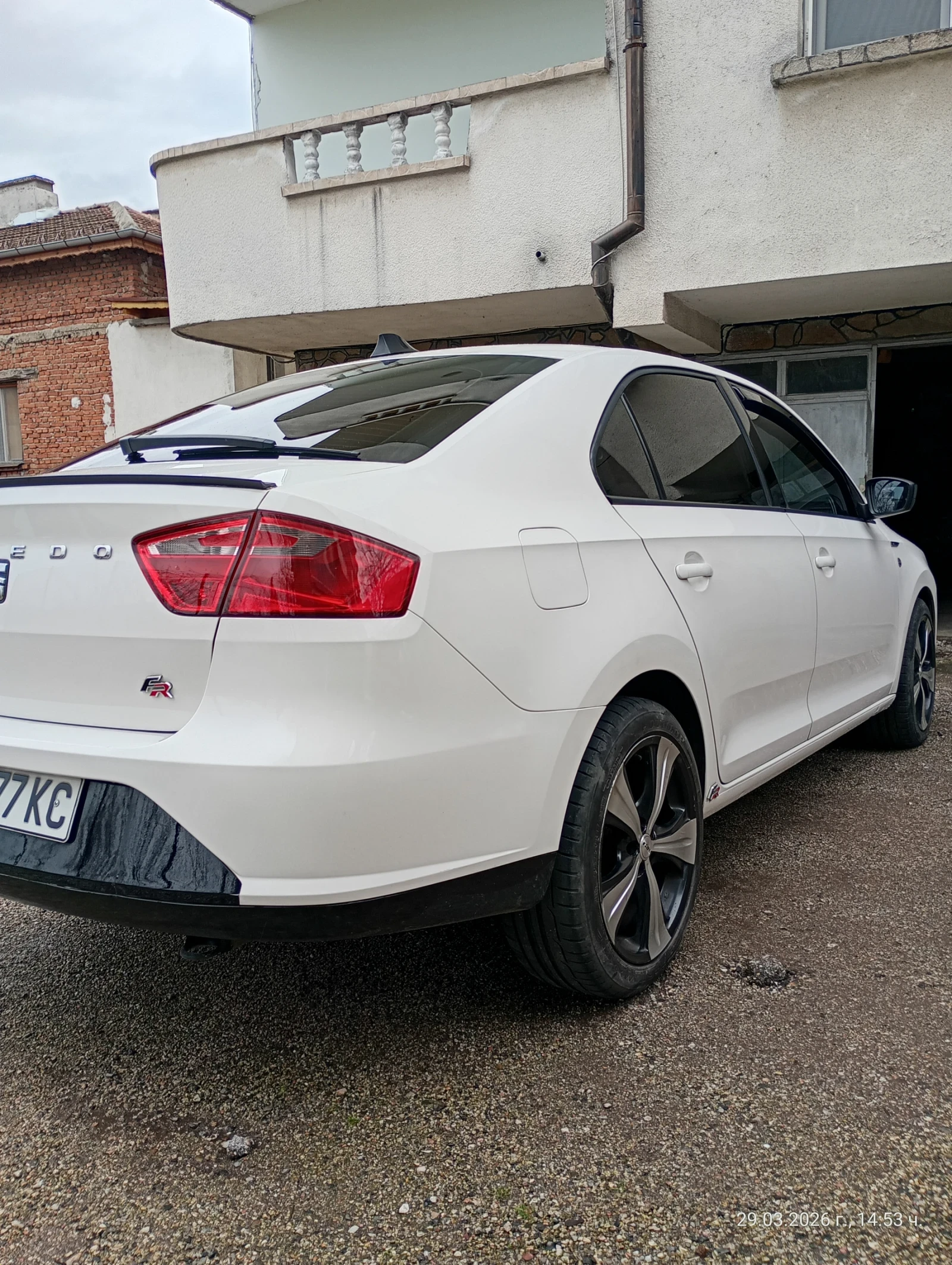 Seat Toledo 1.6 tdi, 105 k.s. navi, снимка 6 - Автомобили и джипове - 54074323