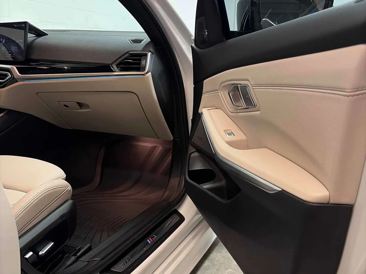 BMW 330 * ПЪУЛЕН М-ПАКЕТ* ДИСТРОНИК* 360 КАМЕРА* FACE* , снимка 14 - Автомобили и джипове - 54844765