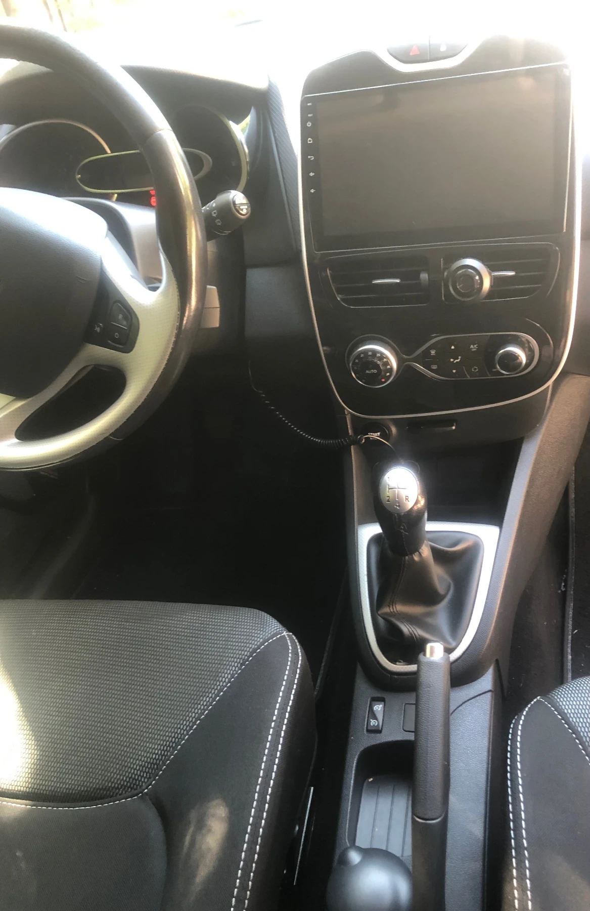 Renault Clio CarPlay/Navi/Camera/Keyless Go/Internet/Multimedia, снимка 11 - Автомобили и джипове - 55061372