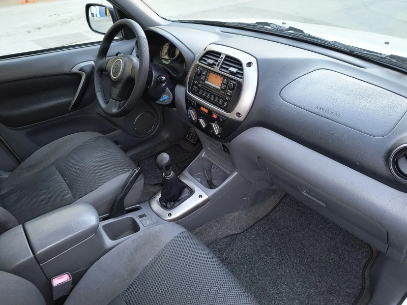 Toyota Rav4 2, 0 i 150 kc.4x4 Italia , снимка 8 - Автомобили и джипове - 48492602