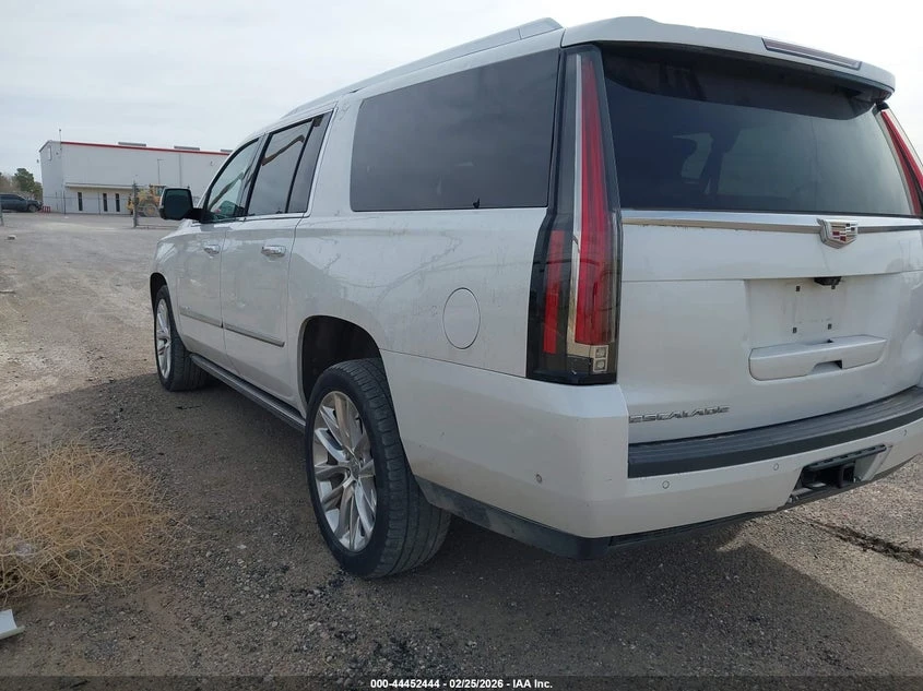 Cadillac Escalade 6.2l Esv 4Wd Premium Luxury, снимка 3 - Автомобили и джипове - 54351692