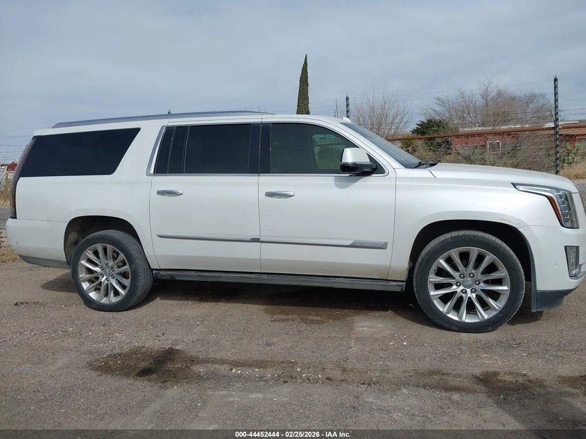 Cadillac Escalade 6.2l Esv 4Wd Premium Luxury, снимка 13 - Автомобили и джипове - 54351692