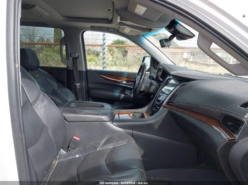 Cadillac Escalade 6.2l Esv 4Wd Premium Luxury, снимка 5 - Автомобили и джипове - 54351692