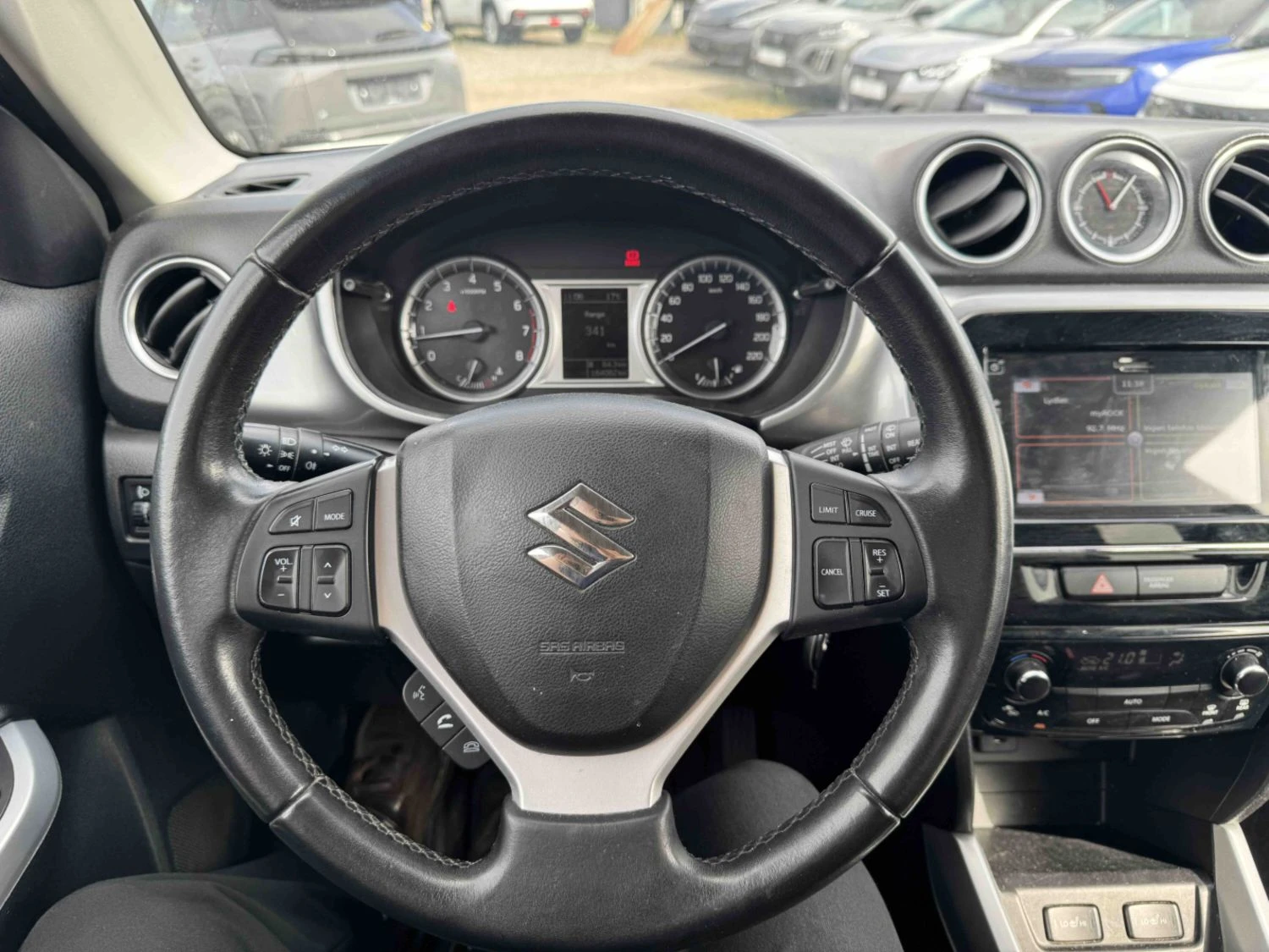 Suzuki Vitara Active 1.6 Бензин, снимка 3 - Автомобили и джипове - 55733280