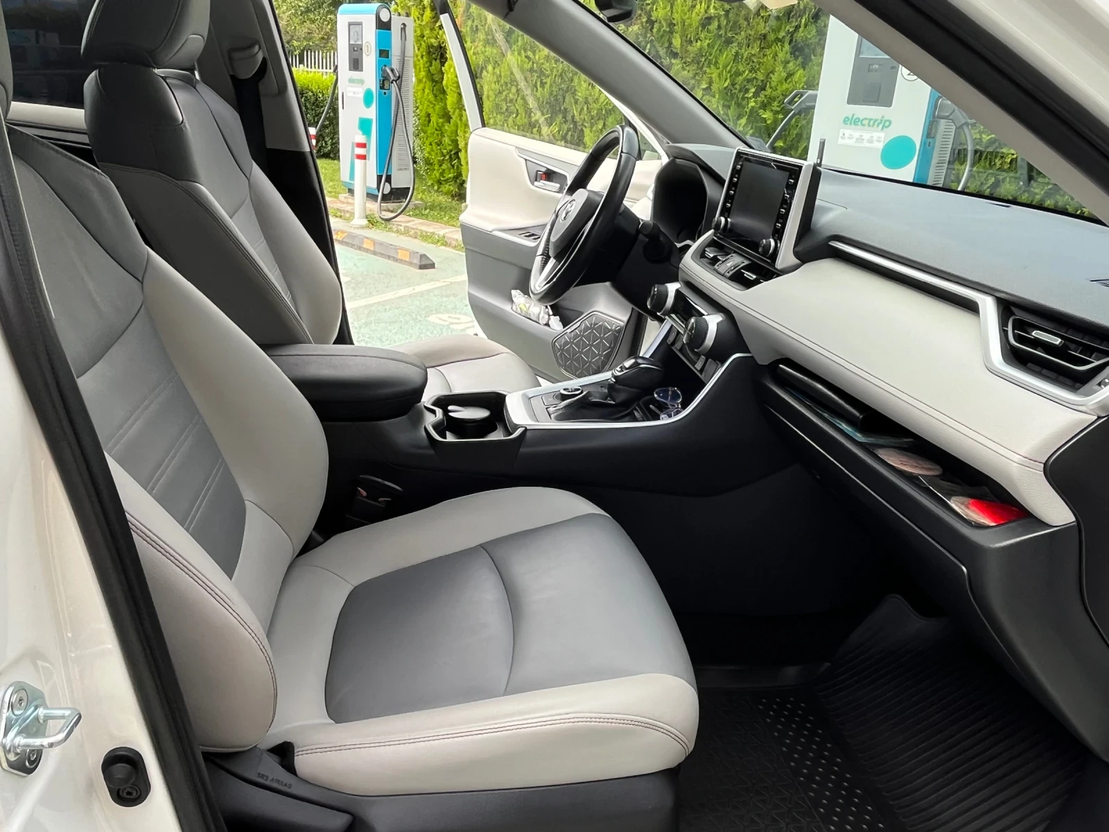 Toyota Rav4 Toyota RAV4 Hybrid 2019   49 000 км , снимка 12 - Автомобили и джипове - 55988647