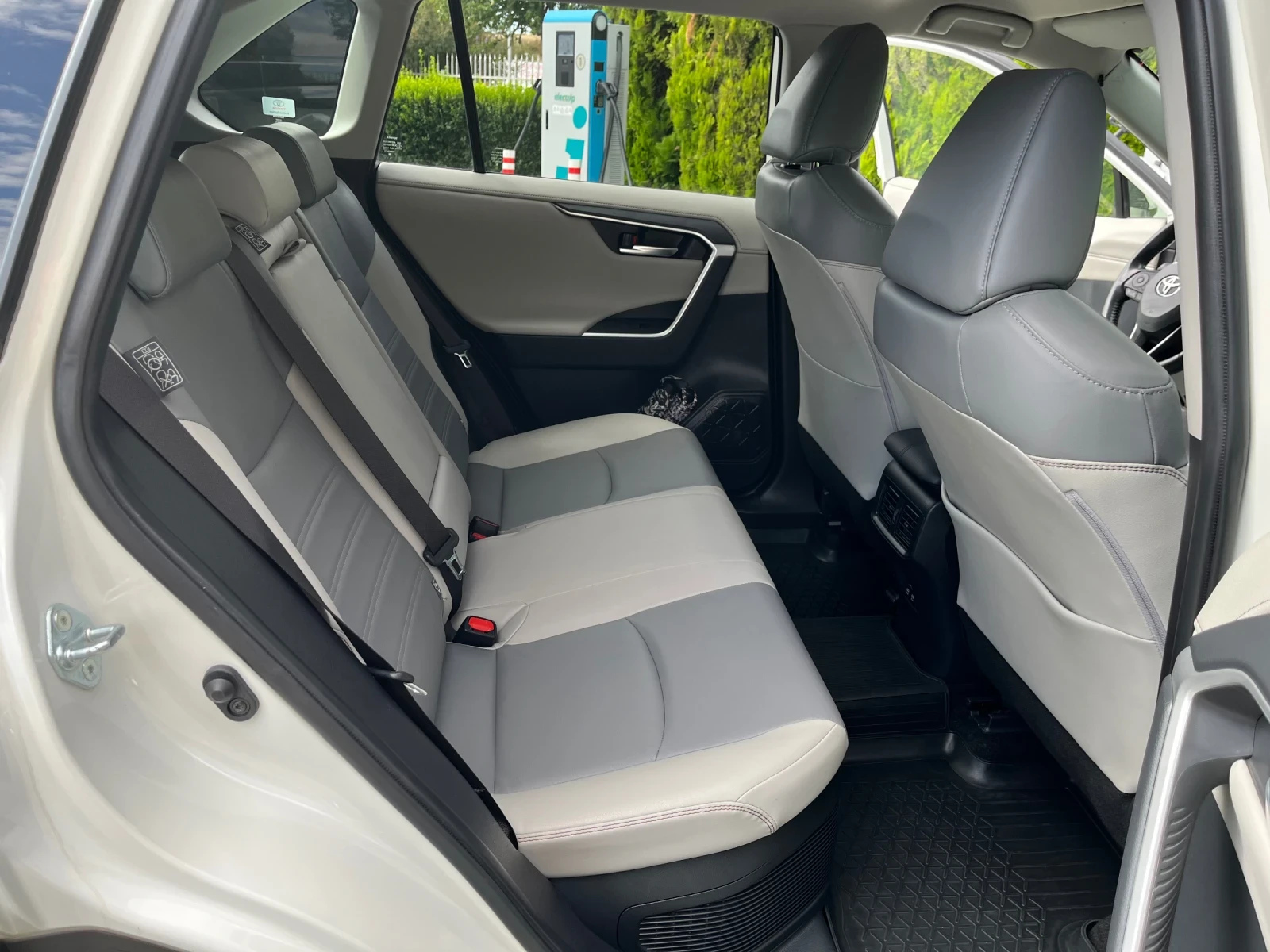 Toyota Rav4 Toyota RAV4 Hybrid 2019   49 000 км , снимка 9 - Автомобили и джипове - 55988647