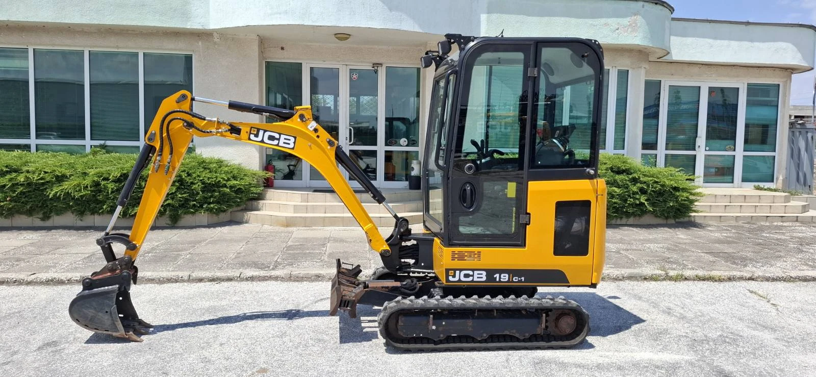 Багер JCB 19 C1