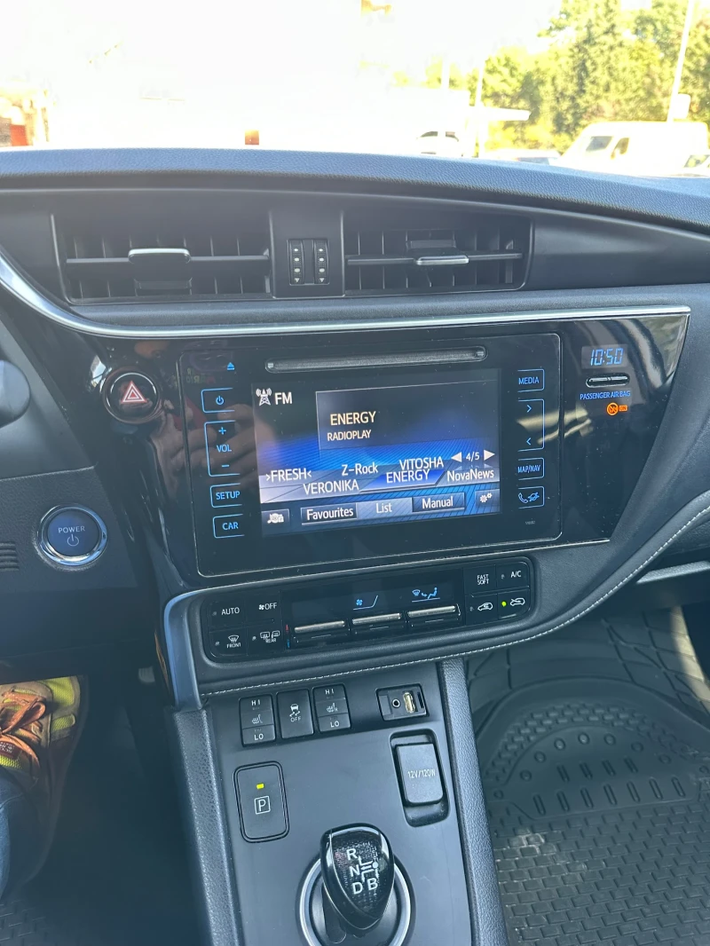 Toyota Auris, снимка 8 - Автомобили и джипове - 52487123