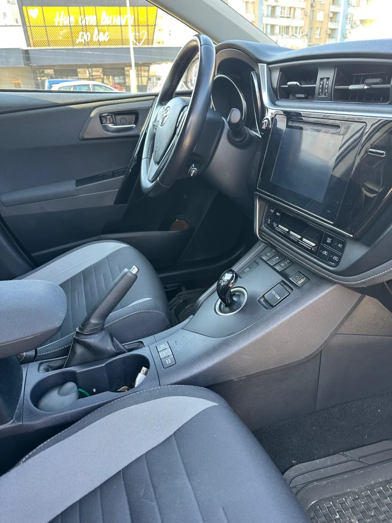 Toyota Auris, снимка 13 - Автомобили и джипове - 52487123