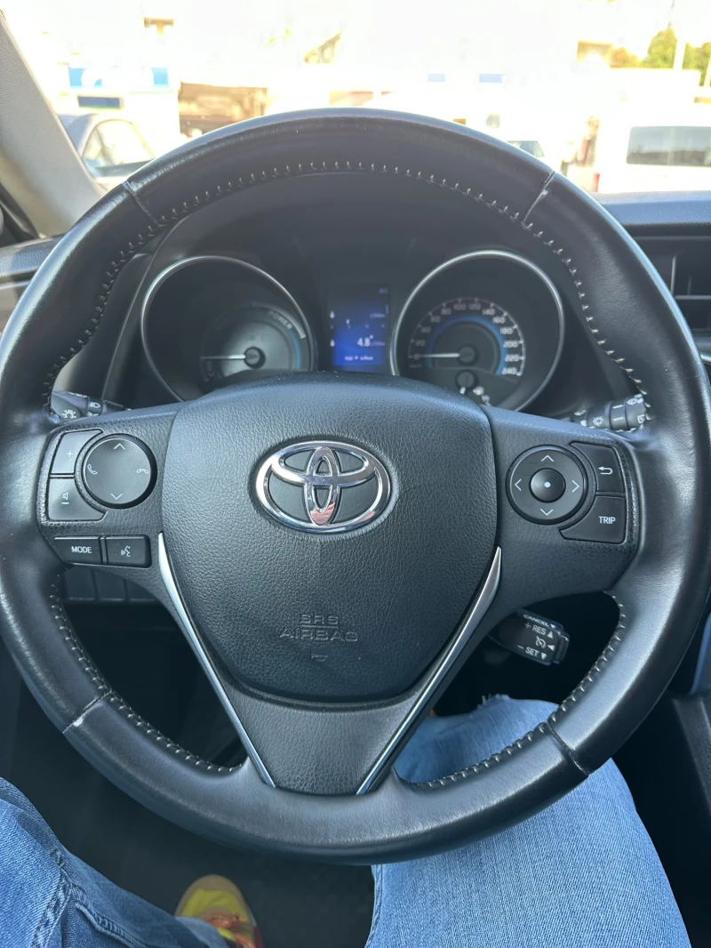 Toyota Auris, снимка 12 - Автомобили и джипове - 52487123