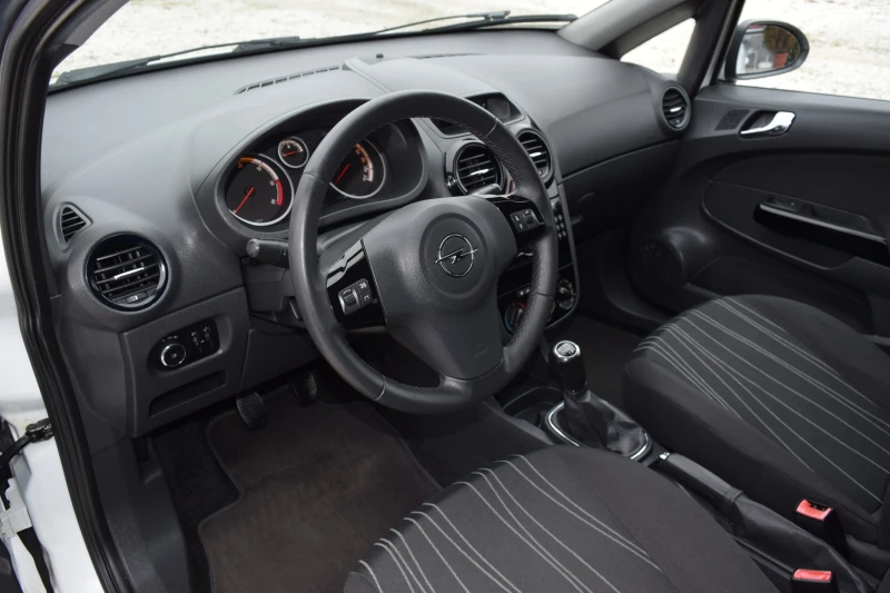 Opel Corsa 1.3 CDTI* Euro5, снимка 15 - Автомобили и джипове - 52446903