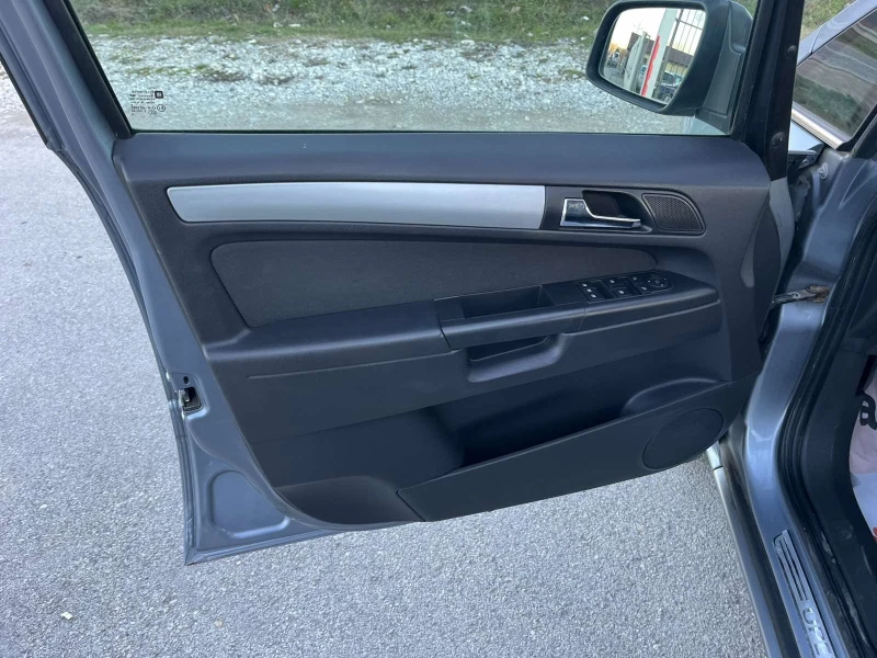 Opel Zafira 1.7 ECOFLEX 120кс 6 СКОРОСТИ 7 МЕСТА КЛИМАТРОНИК, снимка 7 - Автомобили и джипове - 52793361