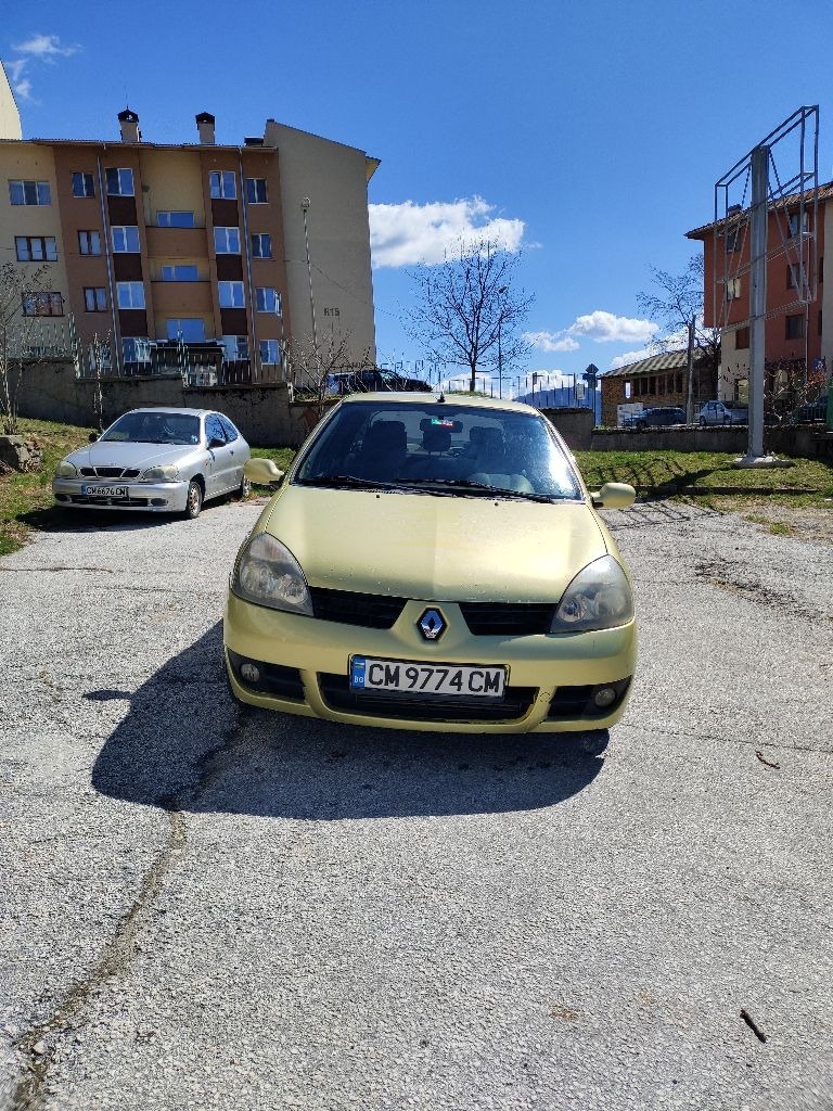 Renault Symbol 1.5DCI, снимка 4 - Автомобили и джипове - 45350150