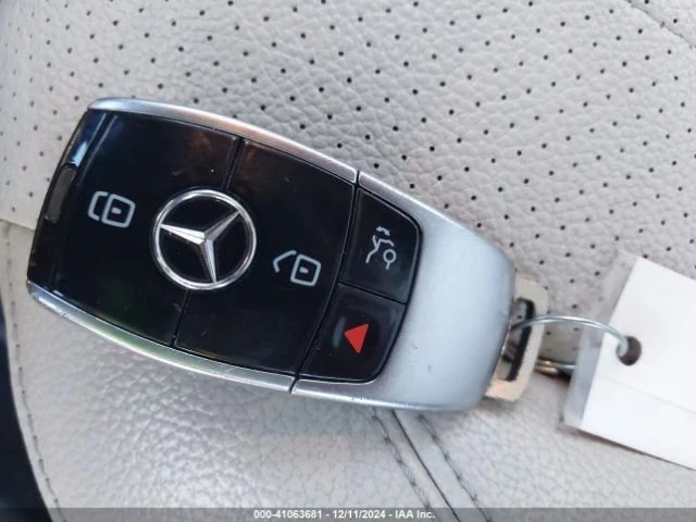 Mercedes-Benz E 300 4MATIC/AMG PACK/BURMESTER/KEYLESS/ПОДГРЕВ, снимка 13 - Автомобили и джипове - 48786436