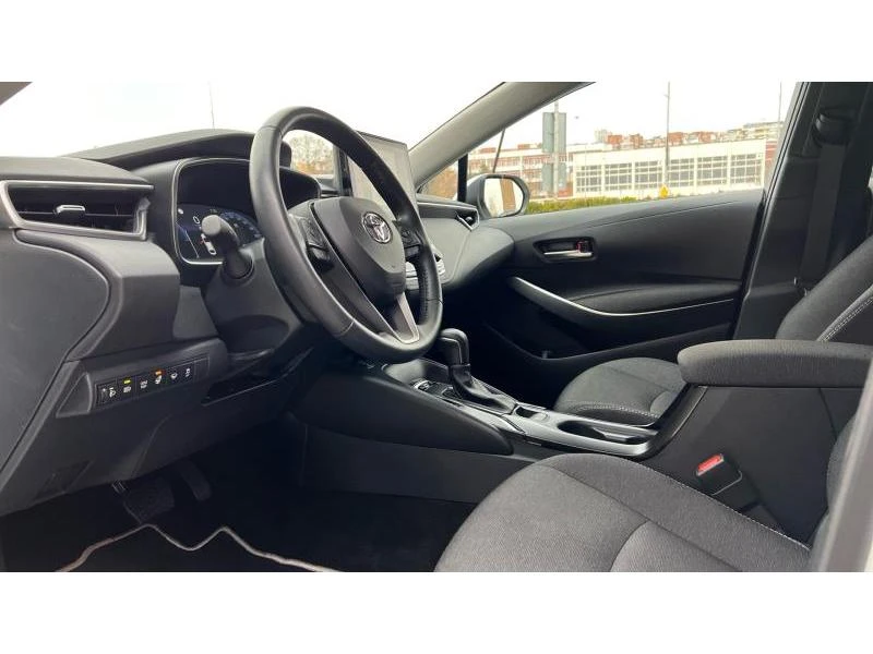 Toyota Corolla 1.8h Executive Plus - изображение 9