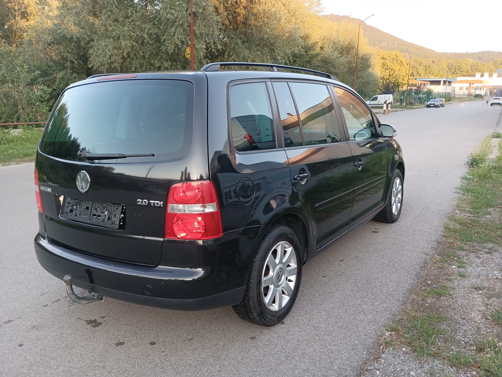 VW Touran 2.0TDI 140k.c. 6 скорости - изображение 4