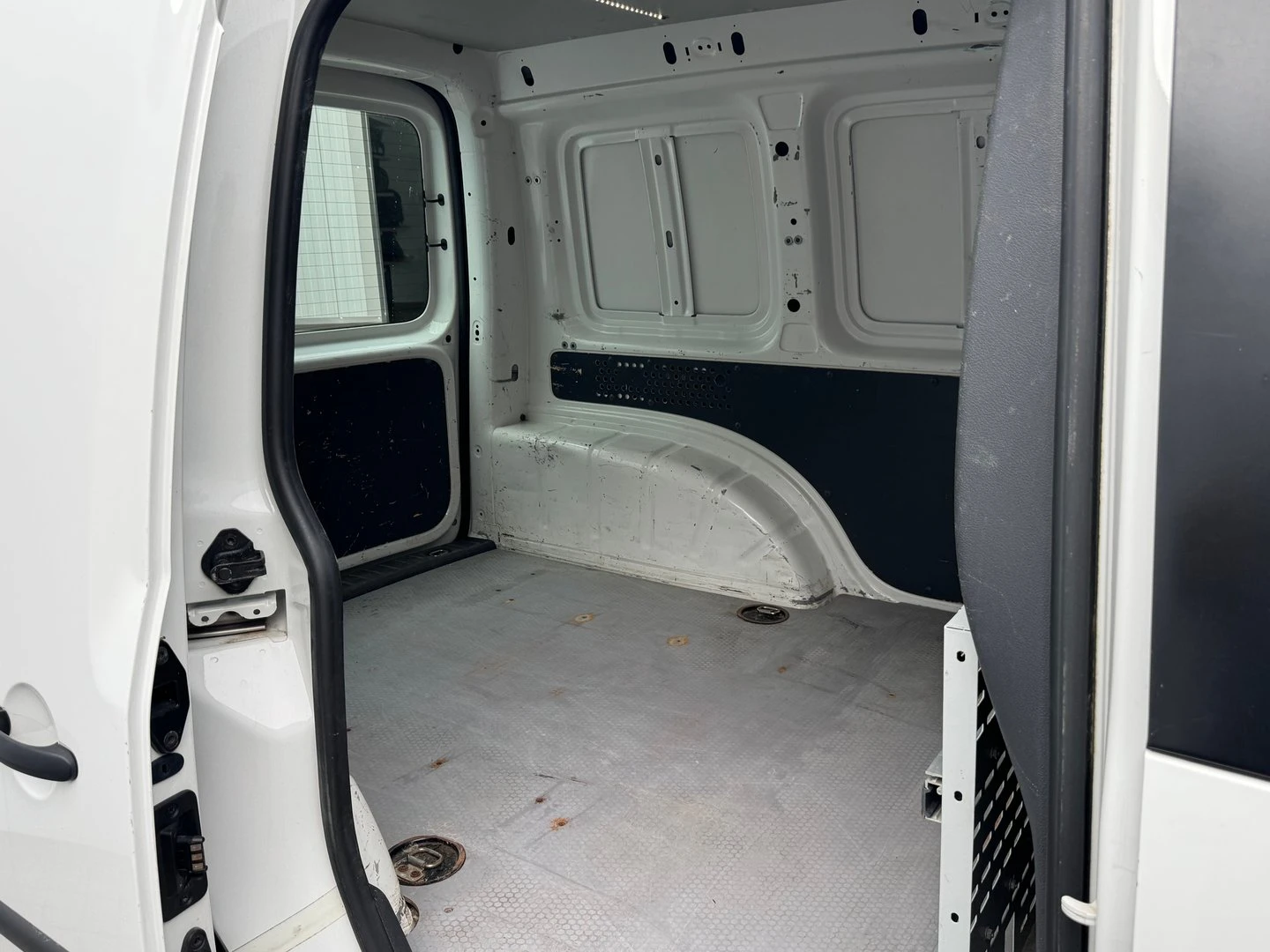 VW Caddy Kasten TDI BMT, снимка 7 - Автомобили и джипове - 56420459