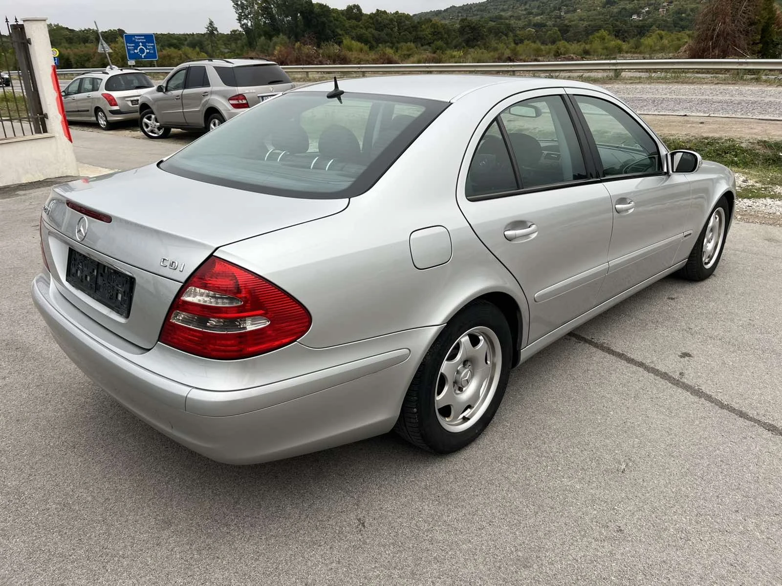Mercedes-Benz E 220 2.2CDI 122кс 6 СКОРОСТИ 234 000км ПЕРФЕКТЕН - изображение 4